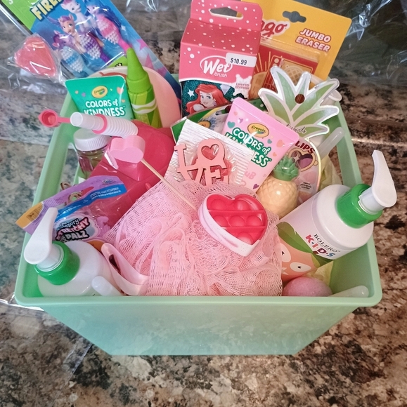 Crayola Bolero Kids  Custom Gift Basket Snacks And Fun Bath Items - Picture 13 of 17